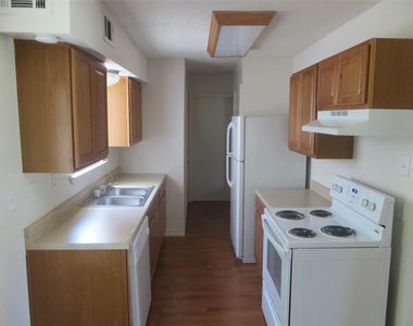 4511 W Village Ct - Photo Thumbnail 6