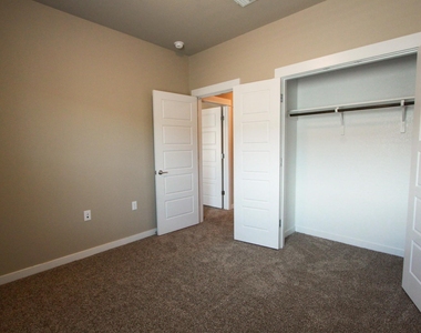 4722 Page St - Photo Thumbnail 24