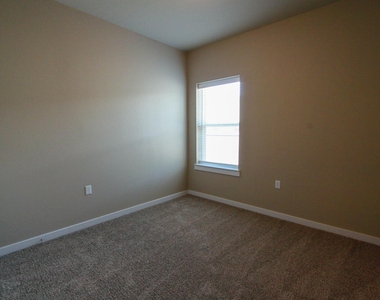 4722 Page St - Photo Thumbnail 23