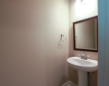4722 Page St - Photo Thumbnail 13