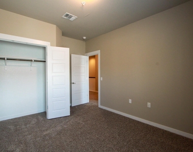 4722 Page St - Photo Thumbnail 22