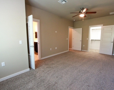4722 Page St - Photo Thumbnail 17