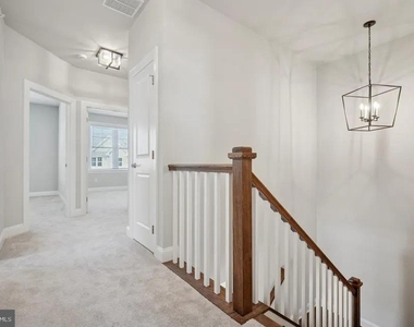 212 Foxhedge Road - Photo Thumbnail 11