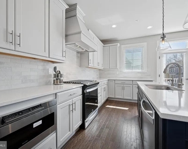 212 Foxhedge Road - Photo Thumbnail 7