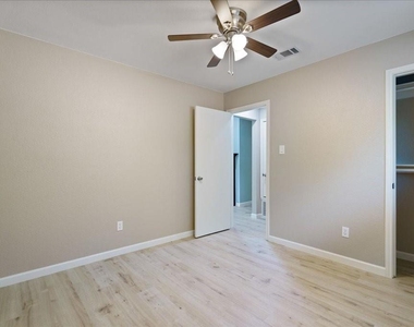 13300 Cowdray Park - Photo Thumbnail 19