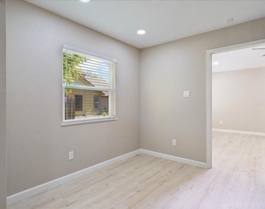 13300 Cowdray Park - Photo Thumbnail 11
