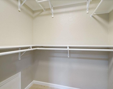 13300 Cowdray Park - Photo Thumbnail 16