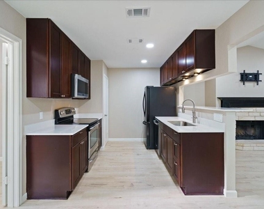 13300 Cowdray Park - Photo Thumbnail 9