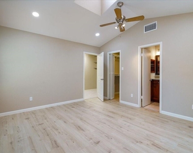 13300 Cowdray Park - Photo Thumbnail 13