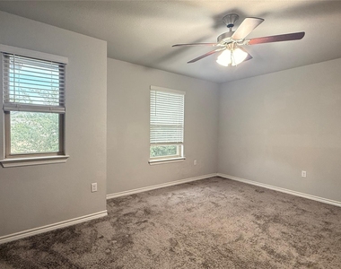 9102 Gage Dr - Photo Thumbnail 7
