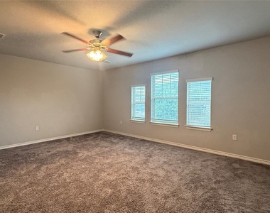 9102 Gage Dr - Photo Thumbnail 13