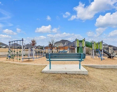 1020 Vista View Dr - Photo Thumbnail 12