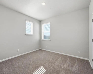 1020 Vista View Dr - Photo Thumbnail 4