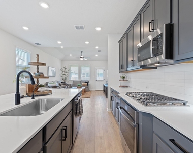 179 Kings Canyon Dr - Photo Thumbnail 6