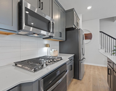 179 Kings Canyon Dr - Photo Thumbnail 7