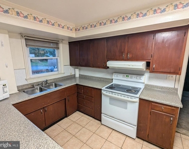 21 Steinway Avenue - Photo Thumbnail 10