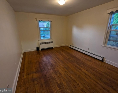 21 Steinway Avenue - Photo Thumbnail 14