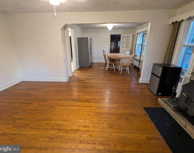 21 Steinway Avenue - Photo Thumbnail 5