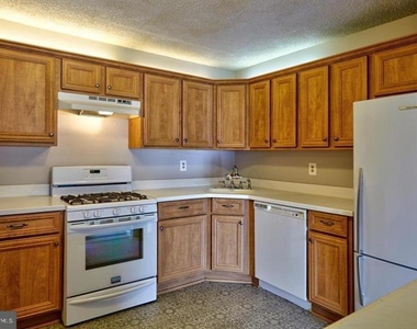 61 Aspen Court - Photo Thumbnail 3