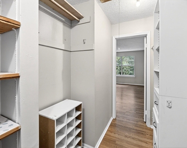 19 Hemlock Court - Photo Thumbnail 13