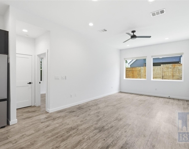 505 Thelma Dr - Photo Thumbnail 6
