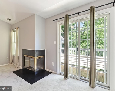 303 Trinity Court - Photo Thumbnail 10