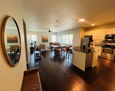 2708 San Pedro St - Photo Thumbnail 1