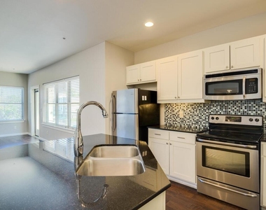 2708 San Pedro St - Photo Thumbnail 3