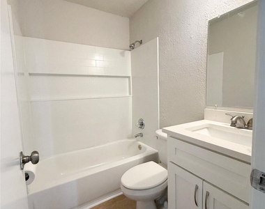1915 Margalene Way - Photo Thumbnail 18