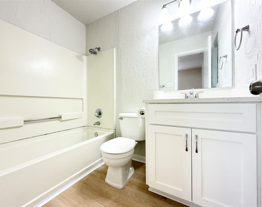 1915 Margalene Way - Photo Thumbnail 16