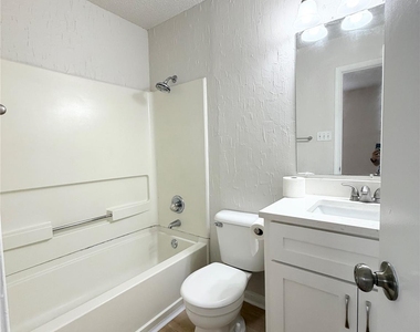 1915 Margalene Way - Photo Thumbnail 15