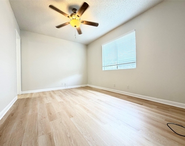 1915 Margalene Way - Photo Thumbnail 17