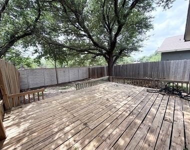 1915 Margalene Way - Photo Thumbnail 19