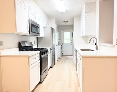 1915 Margalene Way - Photo Thumbnail 8