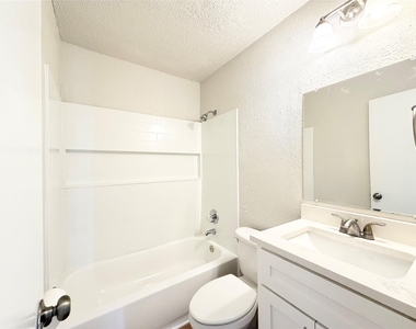 1915 Margalene Way - Photo Thumbnail 14