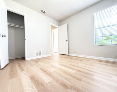 1915 Margalene Way - Photo Thumbnail 12