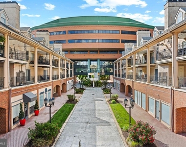 1022 Main Street - Photo Thumbnail 4