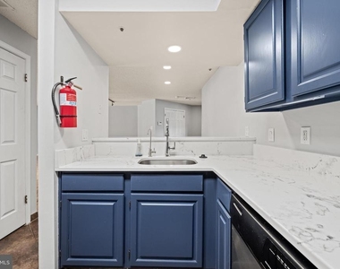 1022 Main Street - Photo Thumbnail 16