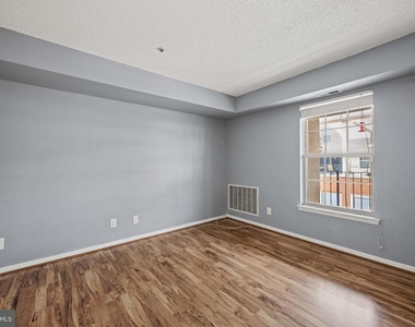1022 Main Street - Photo Thumbnail 20