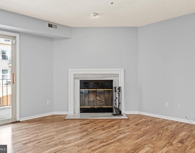 1022 Main Street - Photo Thumbnail 12