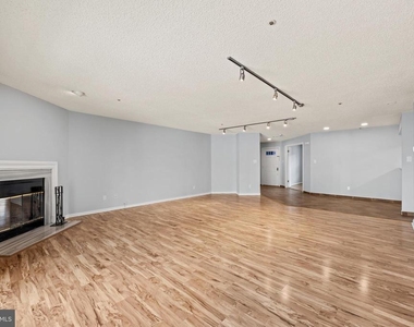 1022 Main Street - Photo Thumbnail 7