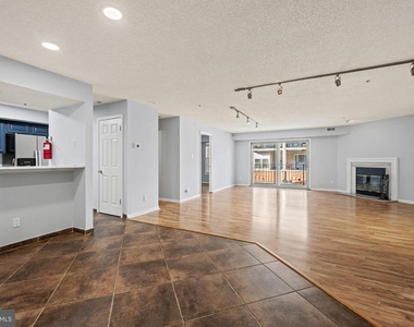 1022 Main Street - Photo Thumbnail 9