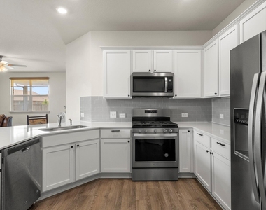 13900 Mc Arthur Dr - Photo Thumbnail 5