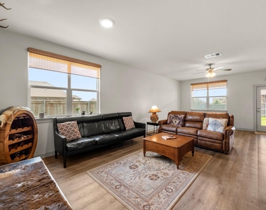 13900 Mc Arthur Dr - Photo Thumbnail 7