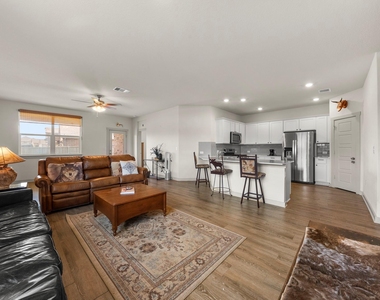 13900 Mc Arthur Dr - Photo Thumbnail 9