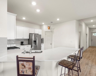 13900 Mc Arthur Dr - Photo Thumbnail 3