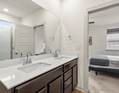 13900 Mc Arthur Dr - Photo Thumbnail 14