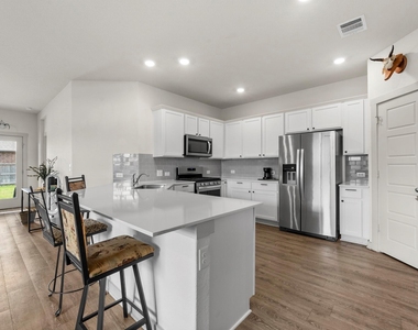 13900 Mc Arthur Dr - Photo Thumbnail 4
