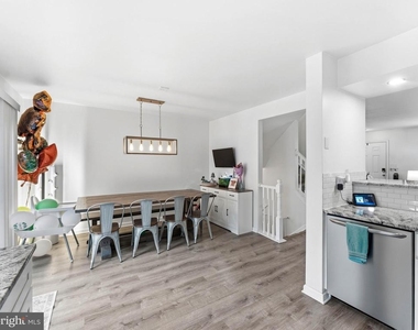8 Pinehurst Court - Photo Thumbnail 4