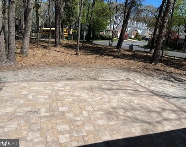 406 Williamsburg Court - Photo Thumbnail 18